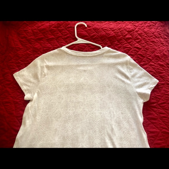 NWOT Beautiful Athleta Snake pattern tee, Small - Picture 4 of 5